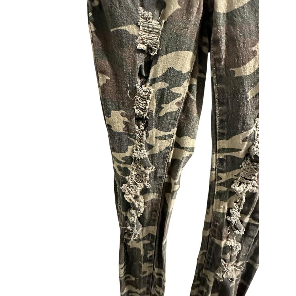 👗 2/$30 👗 Distressed Camo Skinny Jeans For Women - Picture 4 of 8